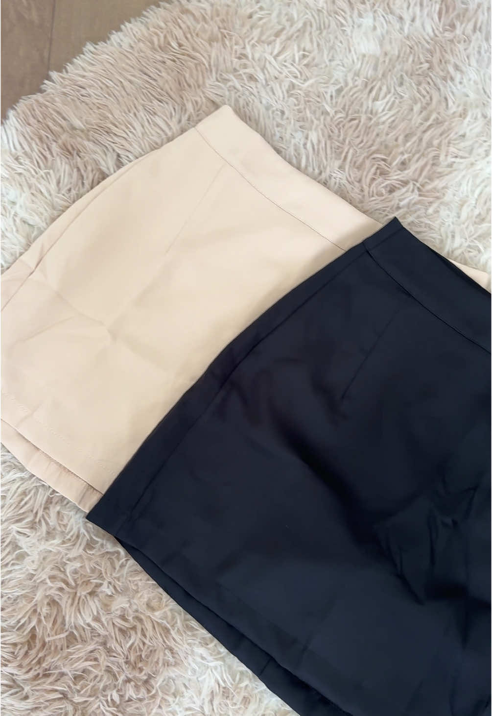 Ele é divo demaissss 😍 Eu amo esse short saia, fiz looks lindos demais com ele e ansiosa pro frio pra usar ele muito maissss ❤️🥰 #umboxing #shopeehaul #fashiontiktok #shortsaia #shopeebrasil 