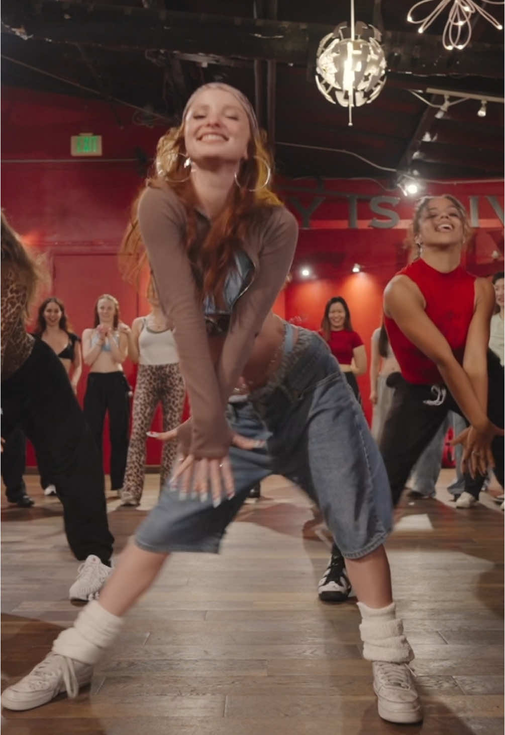 Pretty girls doing what pretty girls do best @JENNIE 👛🍒🫧🩷 Choreo: @Jojo Gomez @박은총  Assist: meeeee! @alyssa  #dancer #dance #alyssasantosdance #nailtech #jennierubyjane 