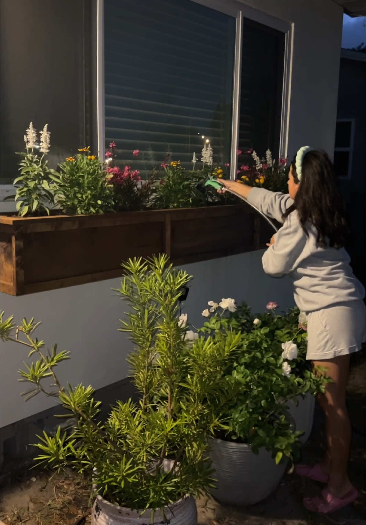 woke up before sunrise for all my house chores 🧚🏽🫧 #diyhomeprojects #homeimprovements #homemakeover #homeroutine #morningroutine #cleanwithme #organizedhome #organizingtips #homeorganization #homehacks #yard #yardcleanup #gardeninghacks #homerenovation 