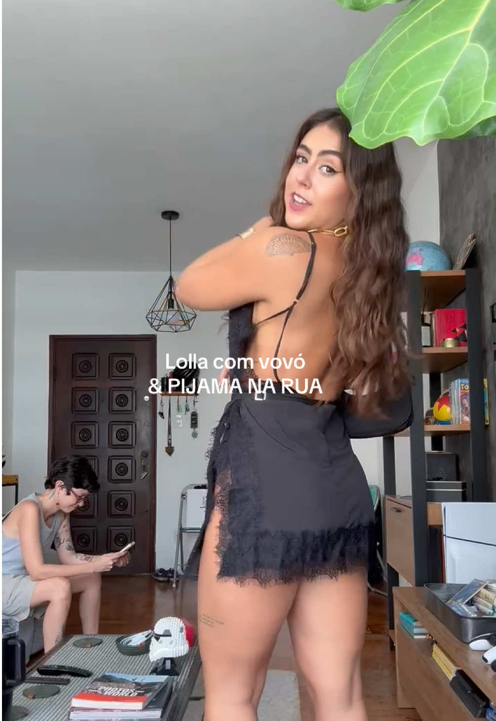 O pijama que nós somos apaixonadas: camisola vovó Eleonor sempre apaixonante!! https://www.vovoquemfez.com/pijamas/camisola/camisola-curta-tecido-plano-e-renda-vovo-eleonor #vovoquemfez #lingeriefortaleza #pijamanarua #lollapalooza #lolla2025 