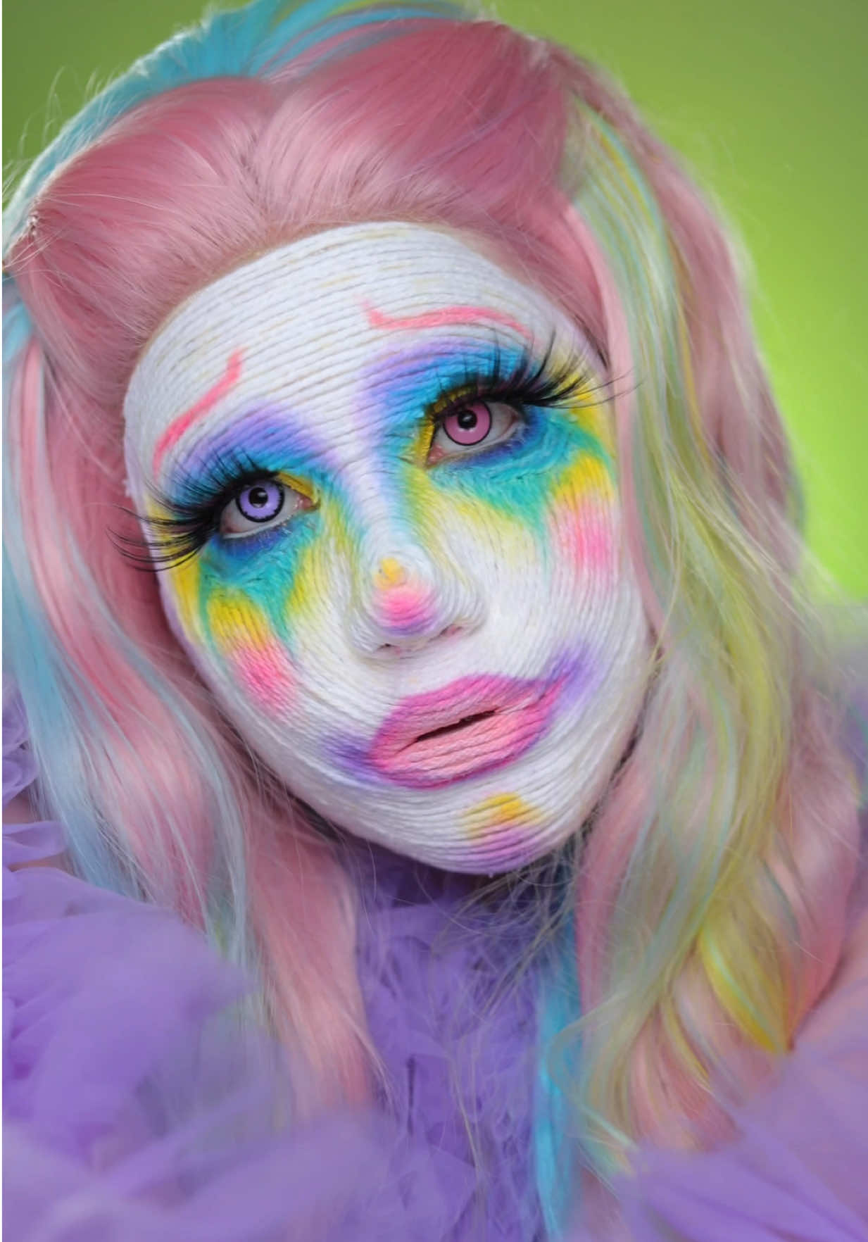 YARN MAKEUP TREND🧶🍭 ib: @Anna👩🏼‍🎨 video ib: @Ella Does Fx   #yarnmakeup #yarnmakeuptrend #sfxmakeup #creativemakeup #clownmakeup #viral #transition #makeupartist #makeuptransformation #parati #fyp 