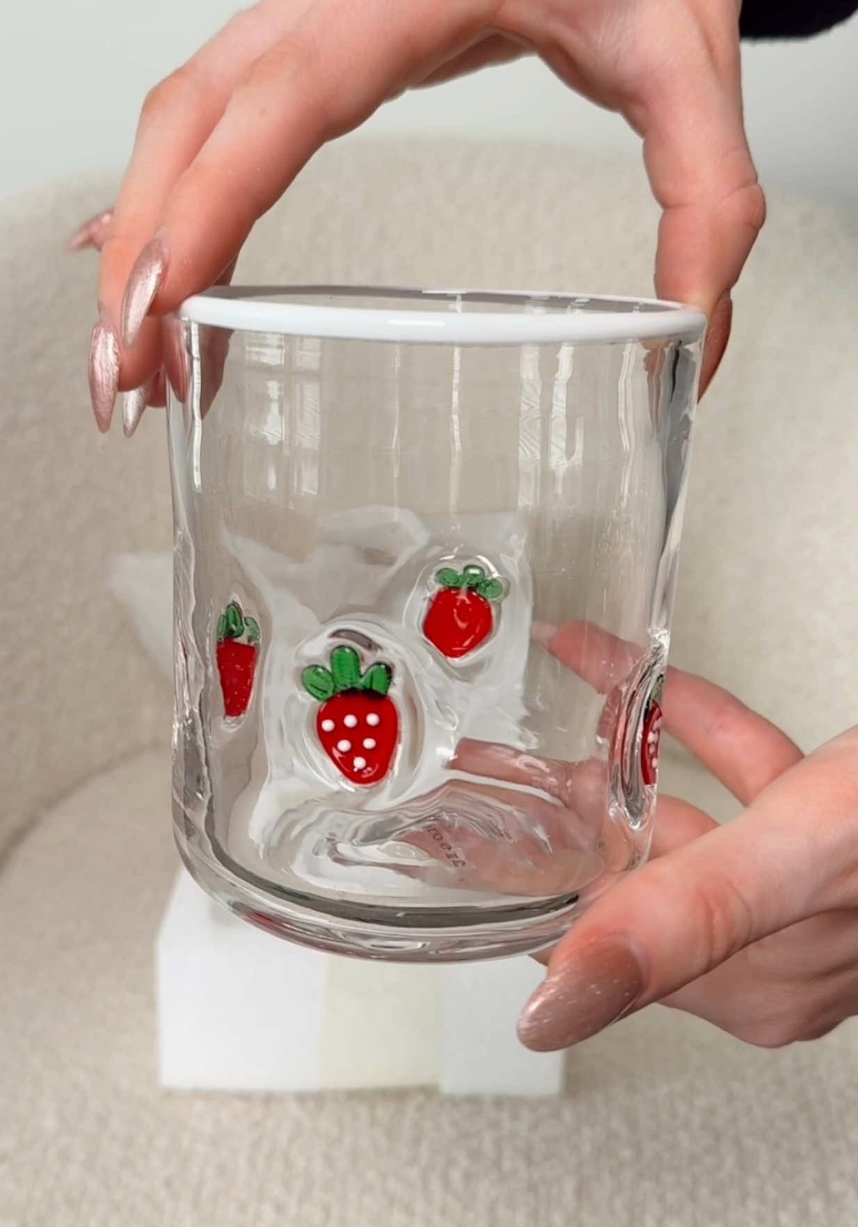 unboxing the newest addition to my @Anthropologie icon juice glass collection 🍓 I’m OBSESSED with this one! #anthropologie #iconjuiceglass #anthropologiedupe #anthropologiecups 
