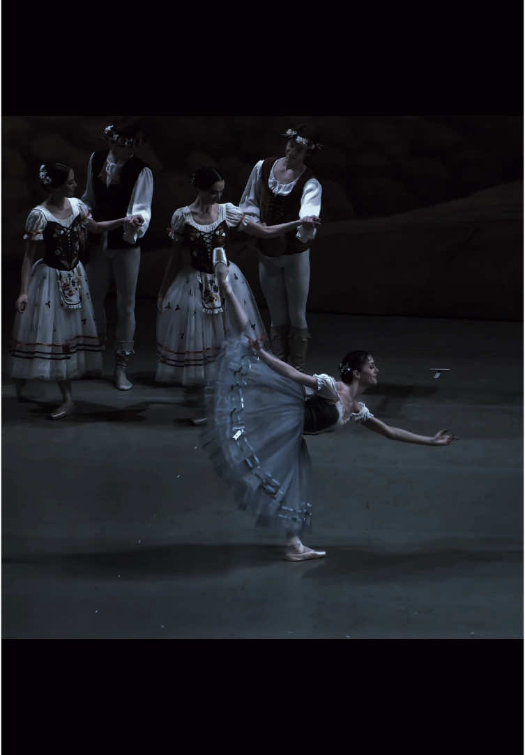 majestueux #ballet #ballerina #pasdedeux #balletdancer #swanlake #swanlakeballet #giselleballet #royalballet #nutcracker #fypdong #artistic #aesthetic #fyy 
