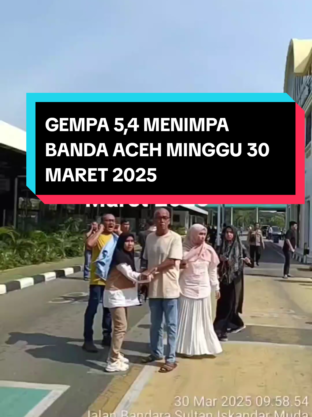 warga aceh lari berhamburan keluar gedung saat gempa 5,4 terjadi #gempaaceh #acehgempa #fyp #berandatiktok #viral #infoaceh 