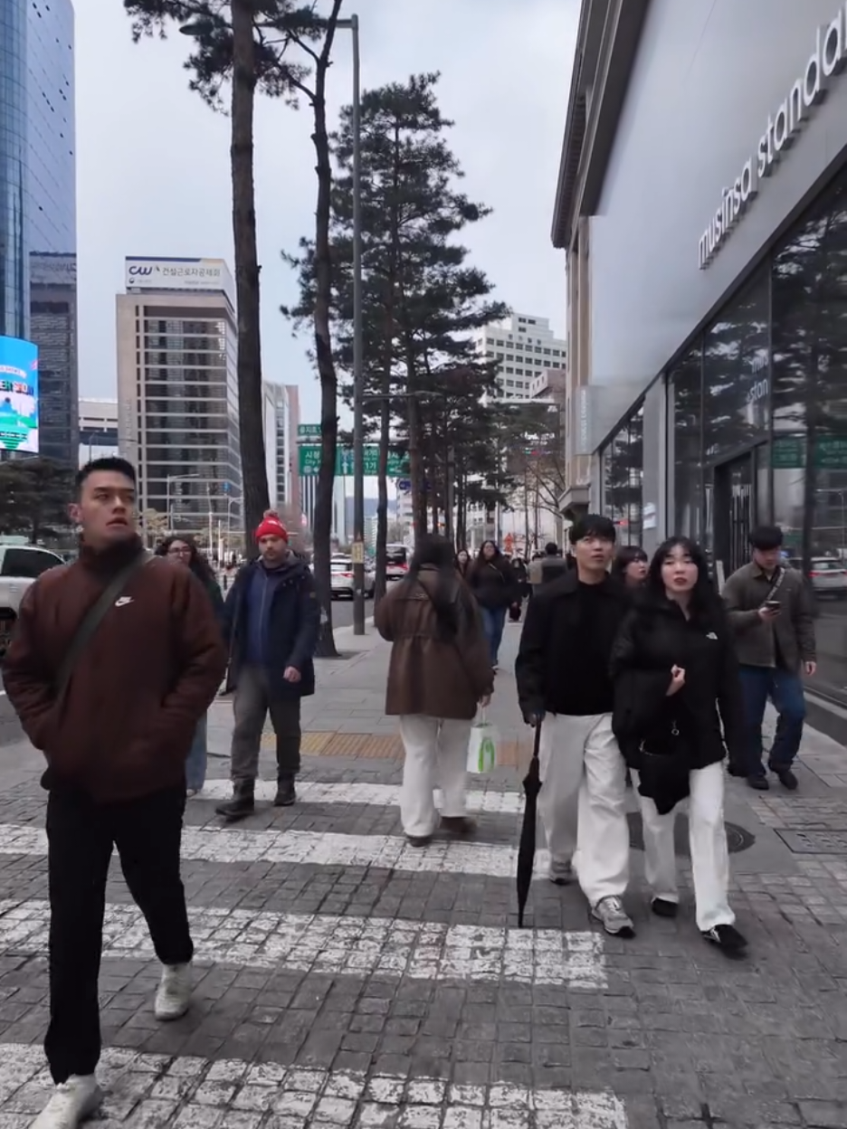 korea Seoul 🇰🇷  📍Myeongdong Street  30.2°F/ -1°C  #myeongdong #korea  #gangnam  #gangnamstreet #seoul #korea #korea #koreatravel #koreatrip #koreaflower #koreatourism #koreatour #koreagram #pop #koreabeauty #Corée #voyageCorée #Seoul #koreanische #korealife #Koreanscenery #bts #blackpink #busan #busantrip #explore #foryou #influencer #southkorea #v #hongdae #hongdaestreet #seoul #fyp #fypage #viraltiktok #viral #tutorial #tiktok #funnyvideos #capcut #fypシ #fyppppppppppppppppppppppp 