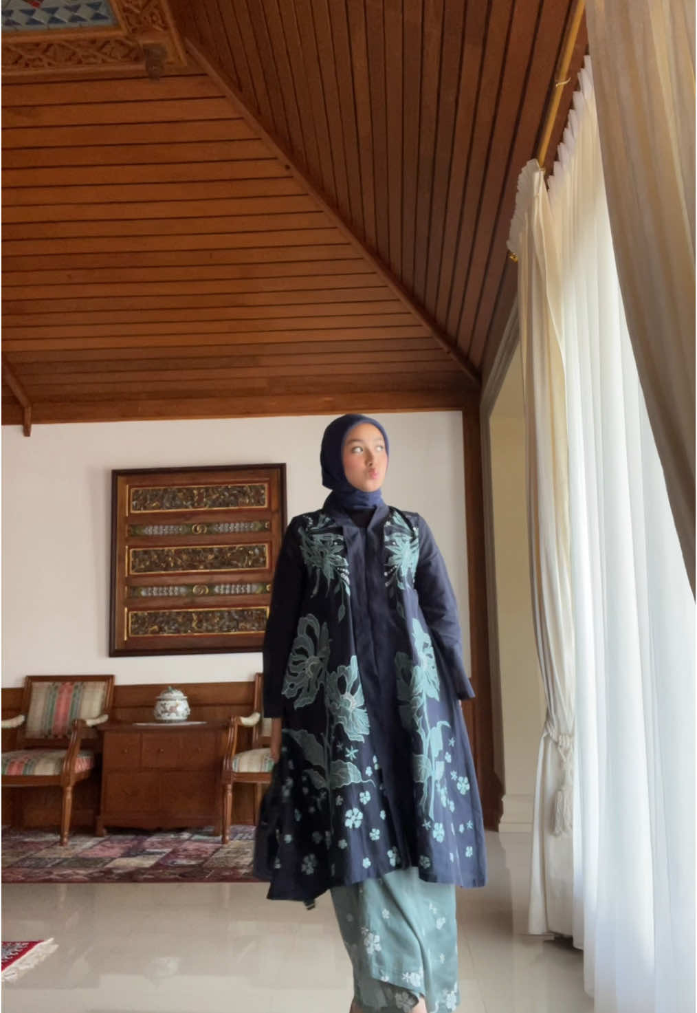 eid mubarak everyone 🤍✨ #eidmubarak #eid #eidalfitr #ootdhijab #OOTD 