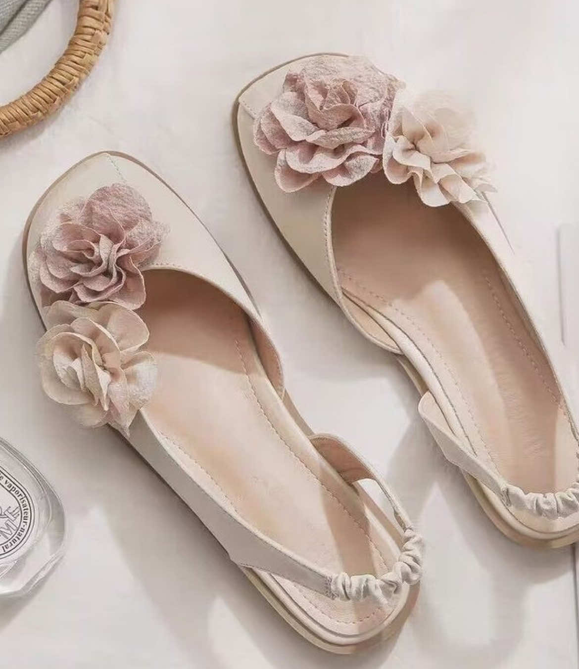 Ready [✅BISA COD] #Sisjuly# Sepatu Flat Wanita / Sandal Bunga Ujung Kaki Terbungkus / Sandal Pantai Baru untuk Wanita#cuantanpabatas #belilokal #wibgajian #rekomendasi #sepatuflatwanita #sepatumurah #sepatu 