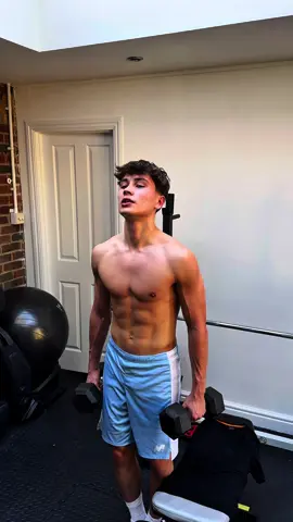 Summer shred program in bio 🔥 #fyp #gym #Summer #abs #viral 