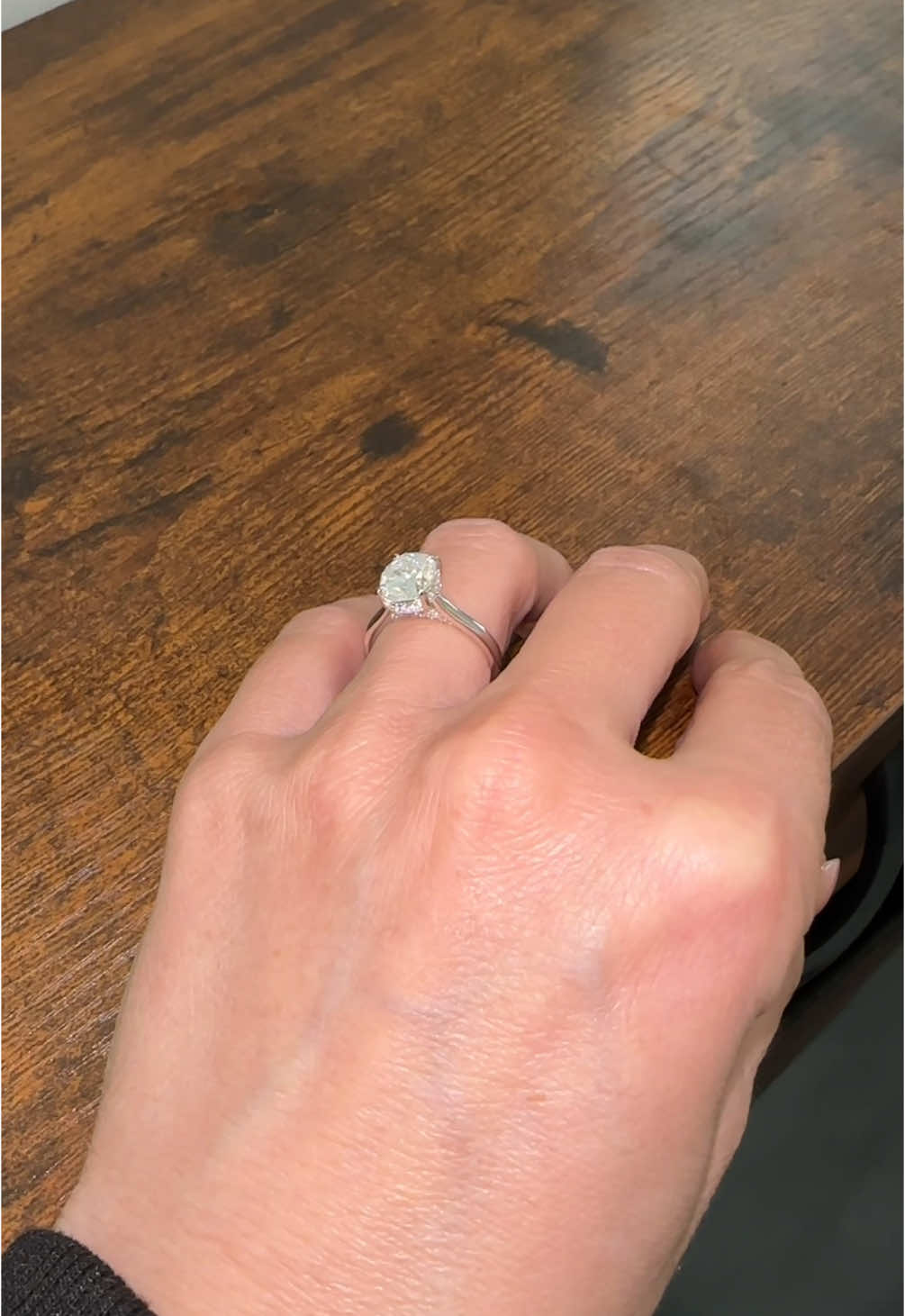Stunning!! ✨ 💍 #ring #womensring #ringstack #ringstacks #jewelry #weddingrings #weddingring #weddingringset #moissanite #moissaniteengagementring #engagementring #engagementrings 