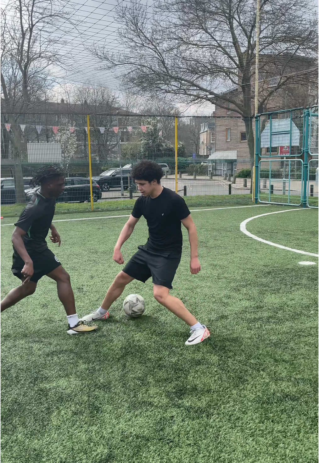 Crazy nutmeg skills🤯⚽️ #fyp #viral #footballtiktok #nutmeg #dribblingskills 