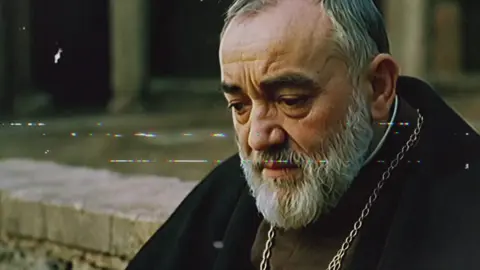⚠️ PADRE PÍO_  NUNCA HAGAS ESTAS 6 COSAS CON TU ROSARIO   Sólo el 1% lo sabe#padrepio #Padre #oracion #biblia #bible #Espiritualidad #bendiciones