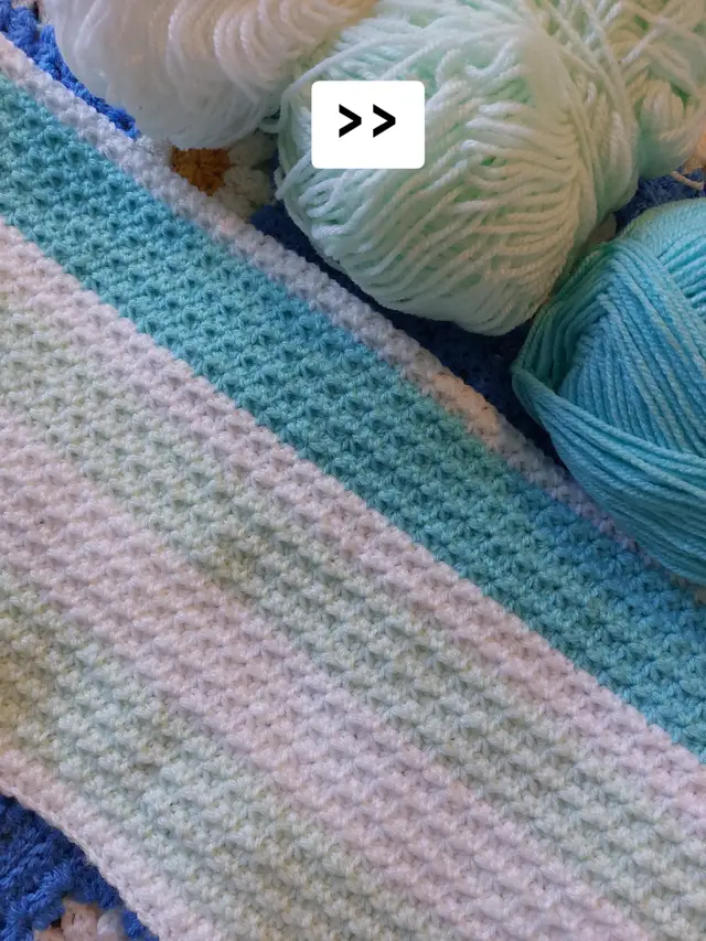 Absolutely love the colours of this blanket. They go so well together 😍👌🏼 Making this blanket using acrylic yarn and the stitch is the trinity stitch! #crochet #blanket #yarn #crochetblanket #fyp 