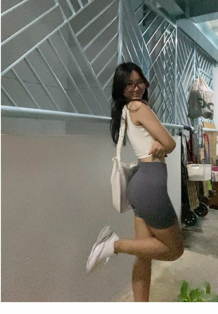 this top was sooooo comfortable during gym sesh, gosh i love padded tops 😆🤭 #esseactive #esseactivewear #esseactivesg #activewear #sportswear #gymwear #tiktokshopsg #fyp 