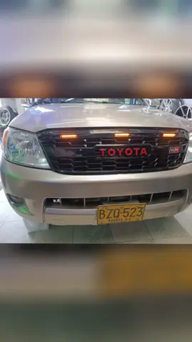 cambio de persiana y stops en led  Toyota #toyota #hilux4x4 #stops #led #modificaciones #flypシ #videoviral 