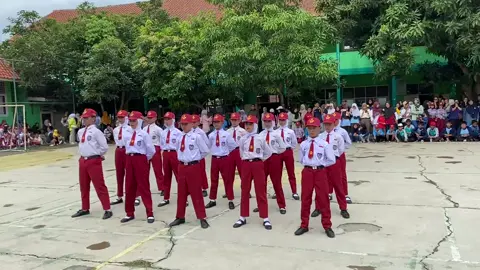 VARIASI FORMASI PAYUNG GEULIS SDN KAPUDENOK😍 #fypage #paskib #paskibrakaindonesia #paskibraka 