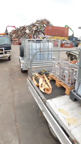 Selling ewaste to the scrapyard?! Does your yard buy ewaste? #polyprophet #youtube #free #treasurehunt #hardrubbish #australia #curbside #sidehustle #dumpsterdiving #streetscrapping #scrapping #scavenger #reseller #resell #relaxing #asmr #value #manhari 