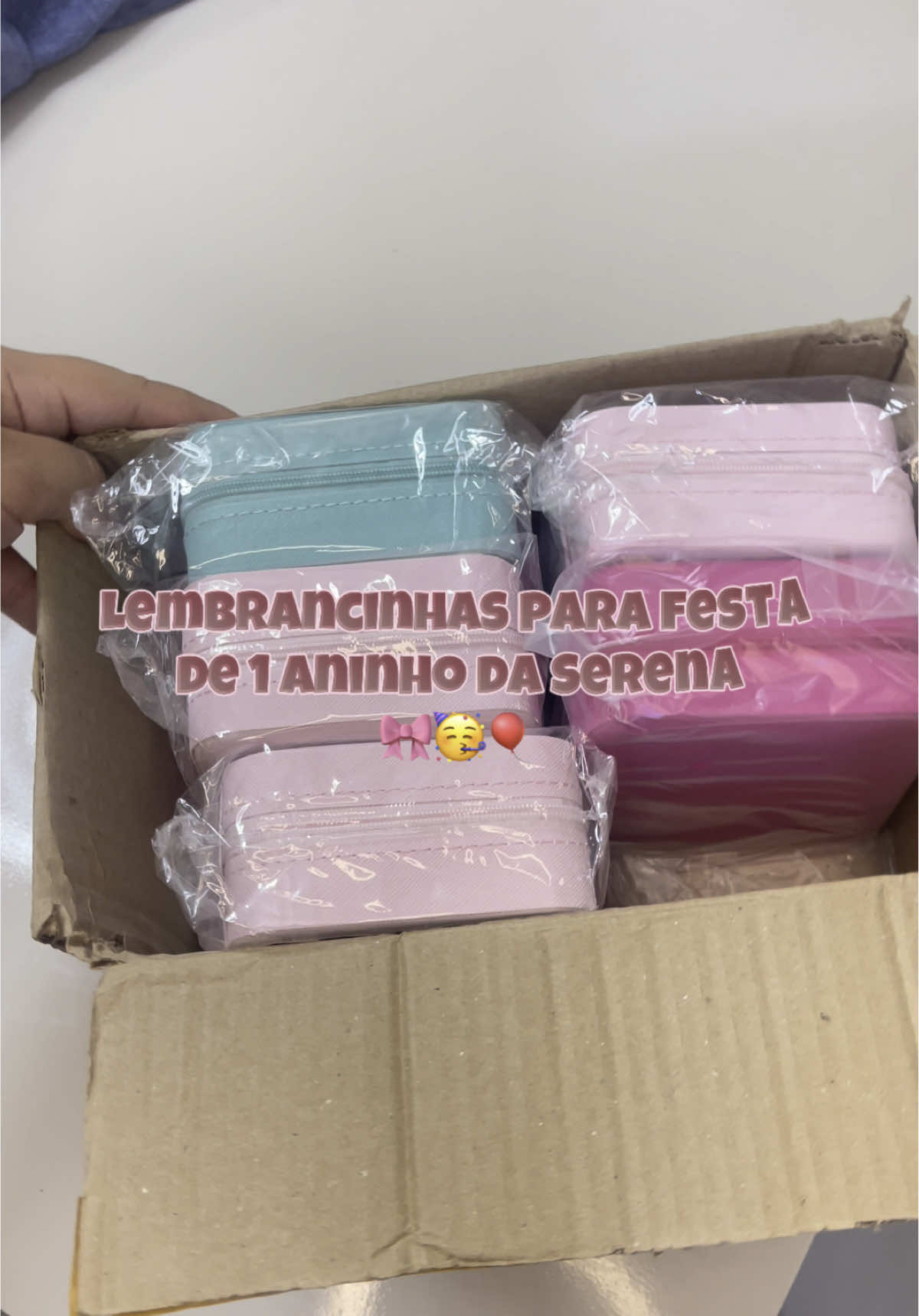 Primeira lembrancinha que comprei pra festa de 1 aninho da Serena! Porta Joias 💖 To tão animada pra essa fase de preparativos e lembrancinhas… Amo amo amo. #maedemenina #achadinhosdashopee #aniversarioinfantil #festainfantil #lembrancinhaspersonalizadas #1ano #shopee #maternidade 