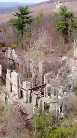 Abandoned castle in New Jersey mountains 🏔️ #newjersey #abandoned #abandonedhouse #abandonedfactory #viewjersey #explore #urbex #urbexworld #urbexventures #pinebarrens #nj #hike #hiketok #hikesoftiktok #exploringnature #nature #castle #castlehouse #ramapomountainstateforest 