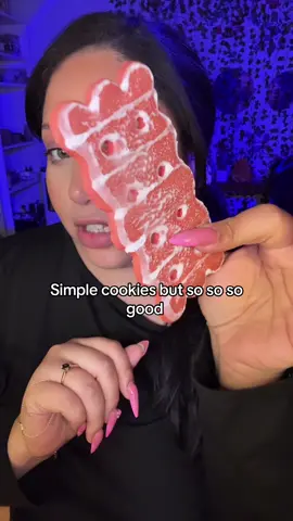 Have you had these #cookies #stageplanks #stageplankscookie #strawberry #strawberrycookie #cookie #sweets #asmr #mukbang #chewingsound #crunchyasmr #mukbangasmr 