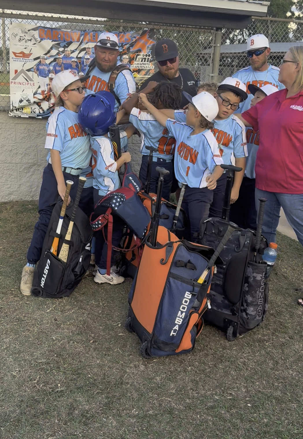 School pickup, rec ball game, dinner, and nightly reset! #thedurrancefamily #thedurrances #sahm #eveningroutine #dinner #DinnerIdeas #MomsofTikTok #baseballmom 