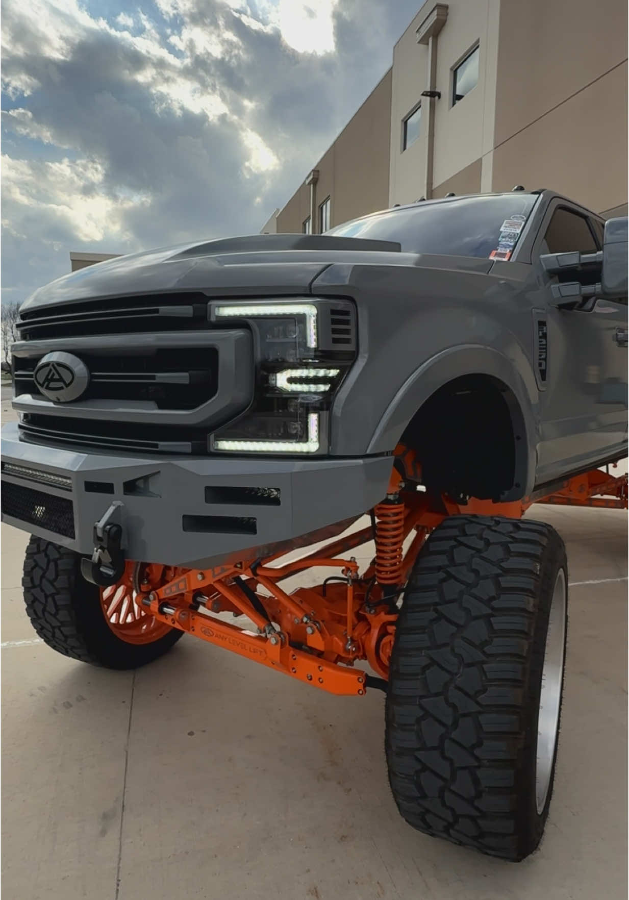 Show Me Chaos this weekend with @Bryce Johnson 🙌🏼  #liftedtrucks #dieseltrucks #fordtrucks #powerstroke #anylevellift 