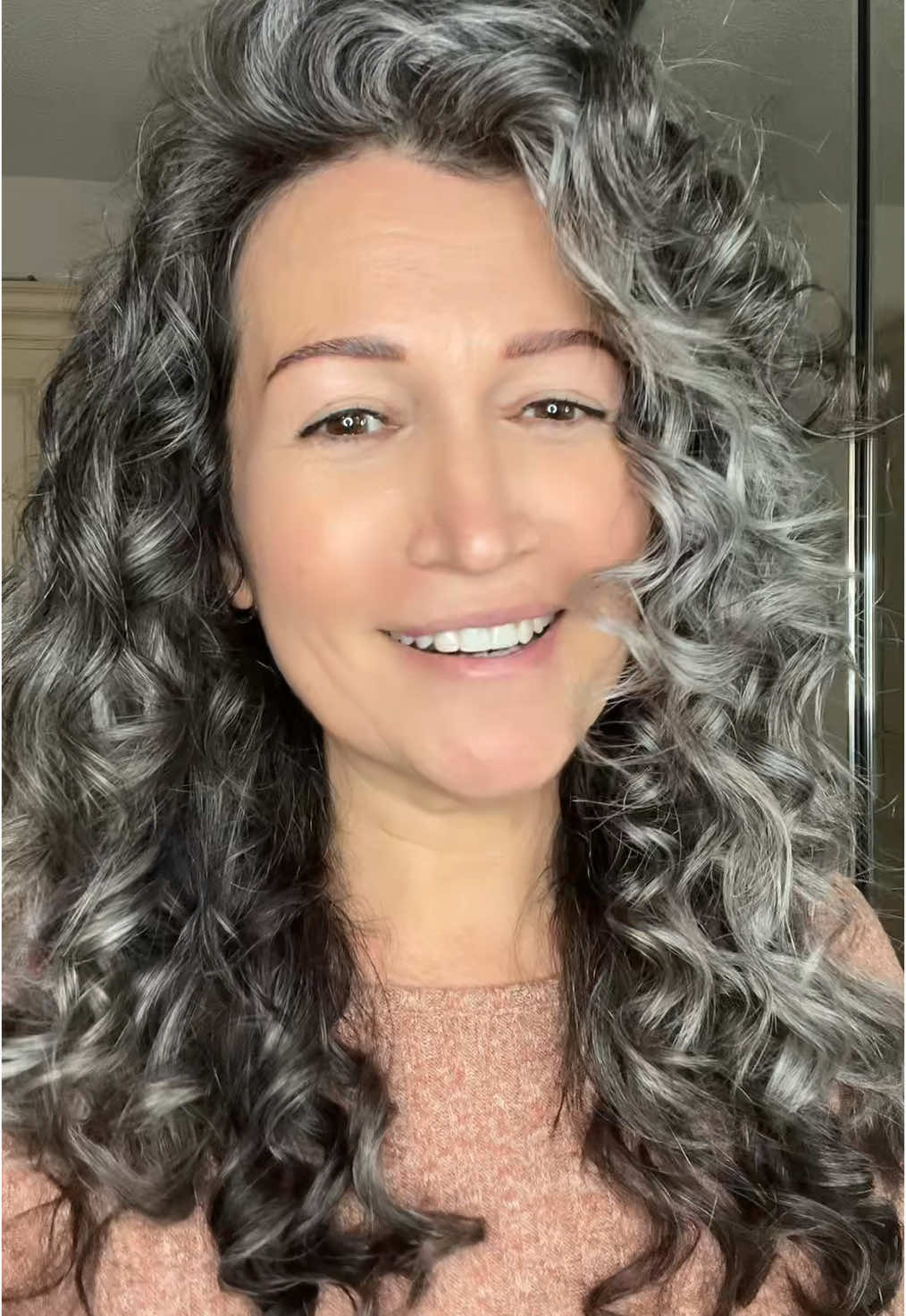 Replying to @Maria Julieta Dias  el suero que me encanta para el brillo de mi cabello @Luseta Beauty #luseta #cabellohidratado #cabellonatural #canas #cabellosanoybrillante #silversisters #cabellosaludable #cabellohermoso #naturalhair #hairtok 