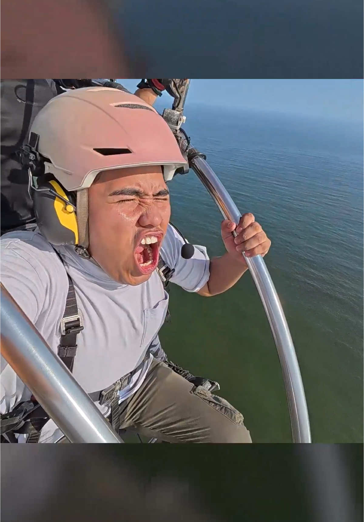 Vuela con KunturFly 🌎 Vive la emocionante adrenalina del Paratrike 🙌  📲 Reserva ahora: 984 503 356  Disfruta de las alturas y las mejores vistas de Lima 🤩 @Parapente Kunturfly #parapentelima #paratrike #fyp 