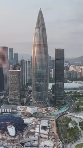 中国华润大厦，总高度392.5米，建筑面积约27万平方米，为地上66层，同时内部设有60台垂直电梯，被网友戏称为像春笋大厦！#科技之都深圳 #地标建筑 #航拍 