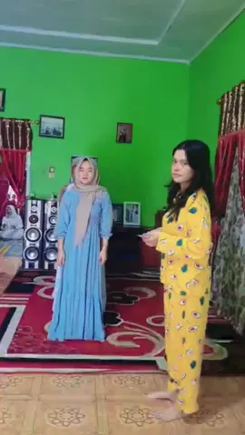 Orang pada kelaut Kita Hari ini Cuma Membagikan THR..😂