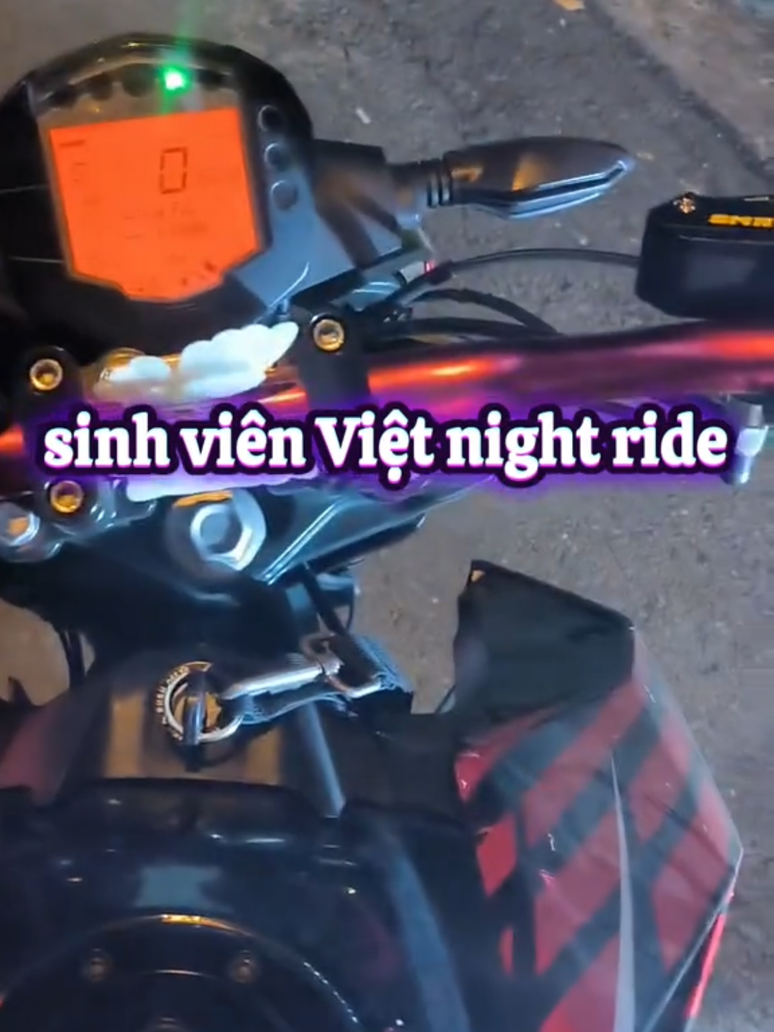 sinh viên này chiến quá :-)))) tính ra đi ride lần nào cũng 10 mấy chiếc mà tới nơi còn đc 5 6 mống :-))) . #vănlanguniversity #vănlangcs3 #motorcycle #motolife #motovlog #motovlogger #duke200 #ktmlover #ktmlover #trendingvideo #trendingnow #trendtiktok #nightride #nightrider #xuhuong #xuhuongtiktok