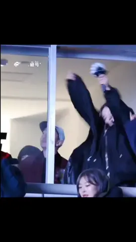 Choice37, looked so happy when he saw the girls enjoying the concert. He immediately took out his phone and recorded it, and voila, that was the source of his IG post😆🫶🫶 #babymonster #choice37 #gdragonconcert #ygentertainment 