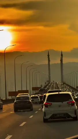 Golden skies💛#sunset #beutiful #views #penang#bridge #fyppppppppppppppppppppppp #100kviews #fypviralシviral #5millionviews #foryou #followers #goodvibes #goodd#tamilsong