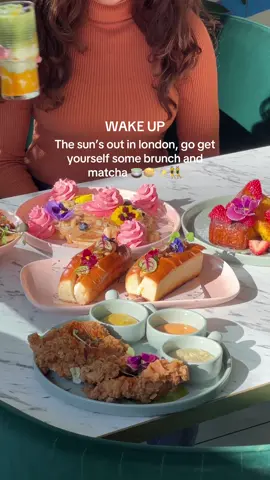 The sun’s out and I’ll you need is a good brunch & good company!! #londonhotspots #londonbrunch #londoncafe #londonmatcha 