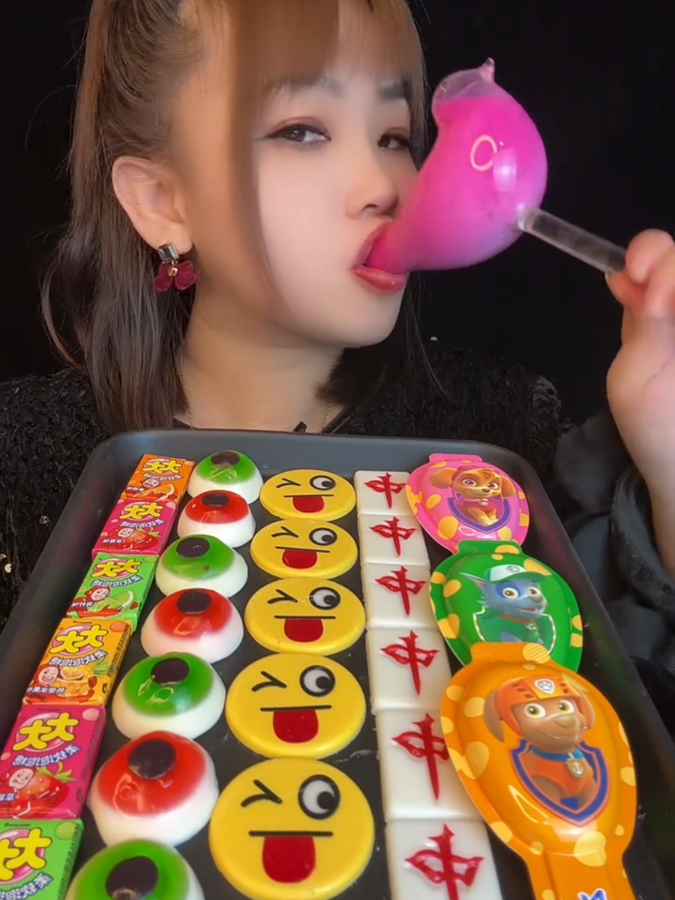 chocolate eating video, satisfying chocolate #satisfying #shorts #asmr 