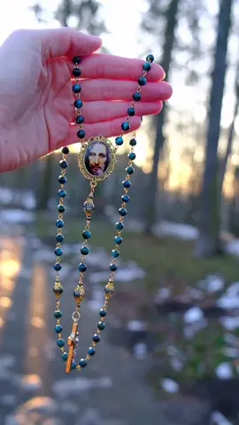 #Jesus #HolySpirit #Holyface #holyfaceofJesus #rosary #rosarymaker #holyrosary #Handmade #vintagerosary #handmaderosary #Jezus #faith #bluerosary #handcraft #handcrafted #catholic #motherofgod #weddinggift #anniversarygift #beautiful #art #artrosary 