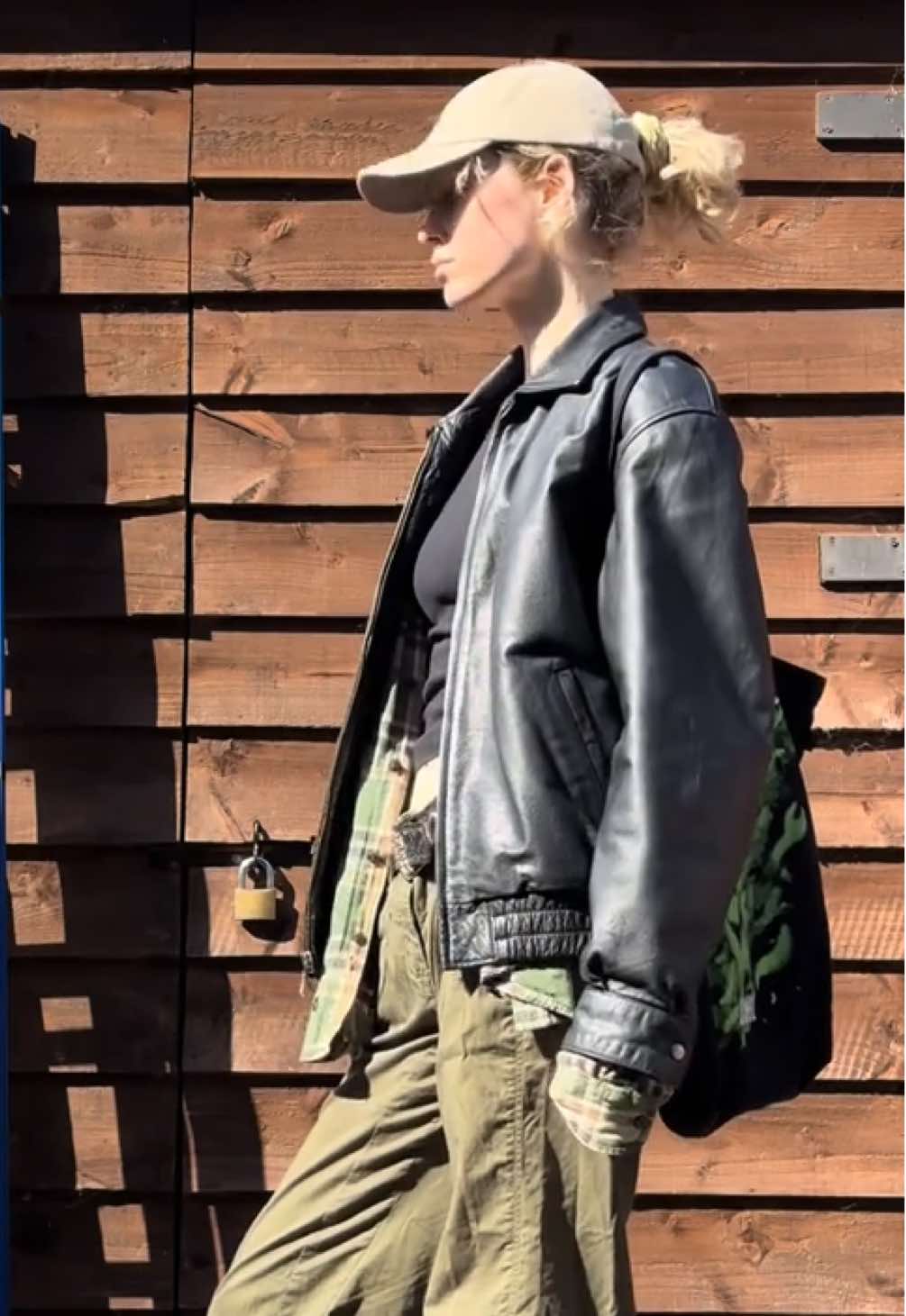 Is green in yet? #outfitinspo #fitcheck #fashion  #model 