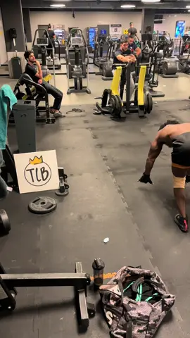 There's always that guy in the gym 🫢 #😱 #🦁king_team🦁 #💯💯💯 #🦅eagle🦅 #😱 #🦁 #🦅 #fyp #gym #💯 #challenge #🙈 