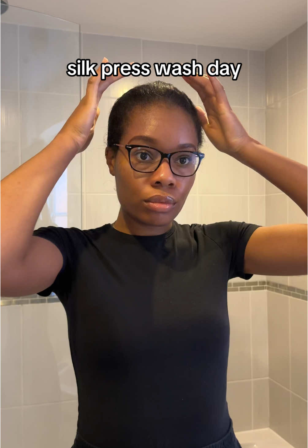 my weekly wash day routine 💦 but more importantly.. which K-dramas do you recommend pls? 🤭 ✨Products used: @K18 Hair peptide prep detox shampoo @Vichy Laboratoires anti-dandruff shampoo K18 leave-in hair mask Silicon mix conditioner  @amika intense bond repair mask  #washday #washdayroutine #silkpress #naturalhair #4chair 