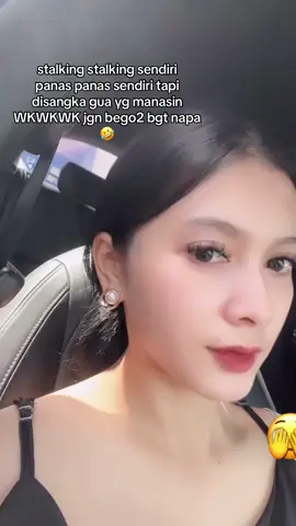 Mantau trs knpe? Hidup km penuh bayang2 aku ya 😘😝WKWKWK 