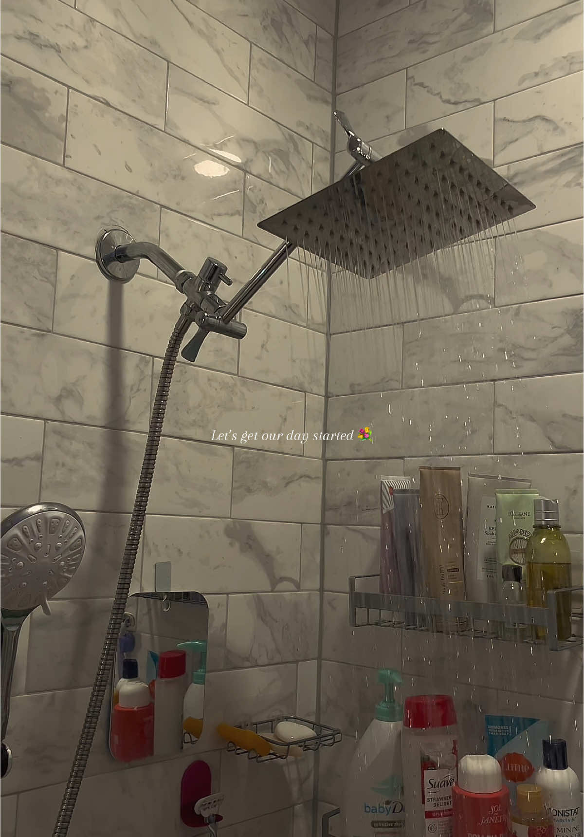 Let’s get ready for the day 💐 .. that body wash smells so good ! 🥹 #fypシ #trending #imjustagirl #morningroutine #morningvlog #wfhlife #showerroutine #hygieneproducts 
