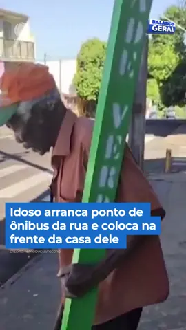 Um morador pede para a prefeitura mudar o ponto de ônibus para a frente da casa dele, mas o pedido não é atendido! O seu Adão, de 82 anos, não deixou barato e tomou uma atitude. Ele arrancou a estaca de sinalização do ponto de ônibus e colocou na frente da casa dele. E quem flagrou a cena foi o diretor de trânsito da cidade onde ele mora. 👉 Assista à reportagem completa do #BalançoGeral em R7.com/balancogeral