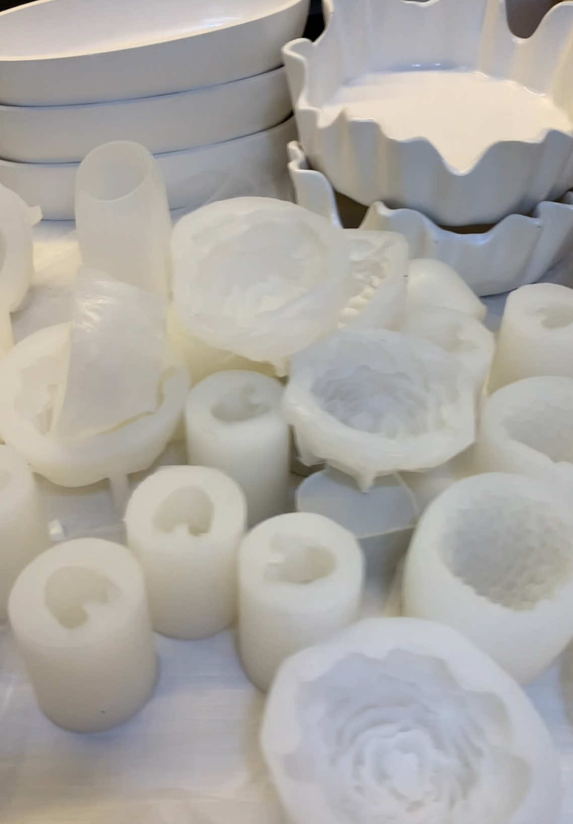 ‎‏Un boxing & un molding candle silicone Molds ✨ ‎اشكال شموع جديده للتوزيعات 💫 ‎شموع معطرة ‎شمع . . . . . ‎#شموع #scentedcandles #شمع #شموع_معطره #giftideas #candle #هدايا #candlemaking #candlelover #توزيعات #babyshowergift #favors #shein #mold #unmolding #giveaway 