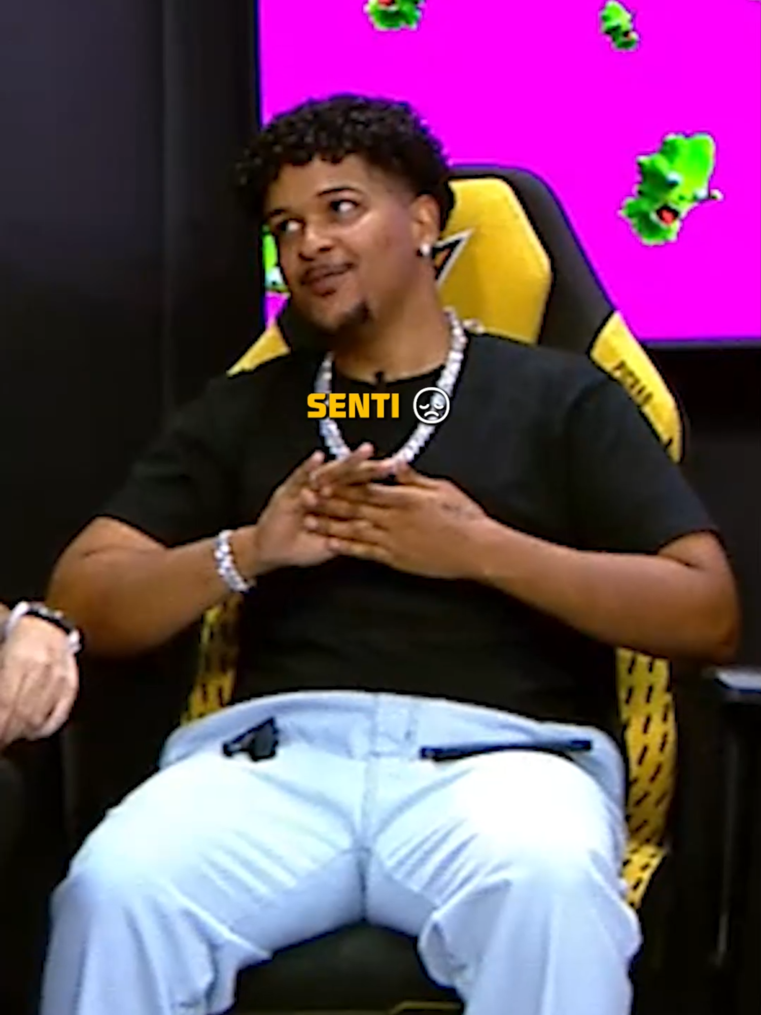 Spoilerzinho das mentiras mais verdadeiras entre os times do Dia da Mentira do frifas! 😈 O vídeo completo sai hoje no nosso canal do YouTube, @GarenaFreeFireBrasil, às 19:00! @carolbombshell @tha_loiira @iisinhaofc @flupyoficial @fluxo_wallace @umpatoo @minatotvzz @montorogg @fluxo_maisa #FreeFire #freefirebrasill #1deabrilff #diadamentiraff