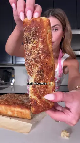 Replying to @Alexandria Seidl the written out recipe will be on Kitkeenan.com 😏 this recipe is srsly fool proof 🥰 #focaccia #breadtok 