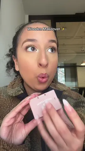You look so purttyyy✨ #asmr #asmrwoodenmakeup #woodentoys #asmrtapping #asmrsatisfyingsounds #fyp #asmrvideo #asmrwoodtoys #tappingasmr #satisfying #asmrforsleep #personalattentionasmr #personalattention 