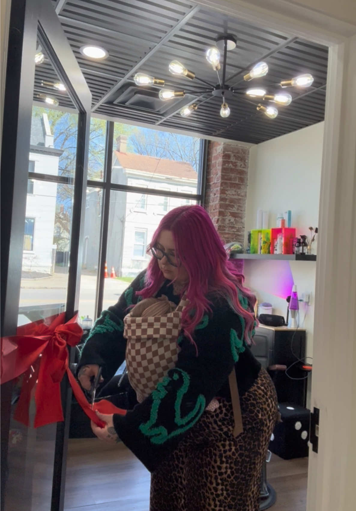 Opening day for miss @Summerthestylist ❤️❤️❤️❤️ #salonowner #hairtok #salonsuite 