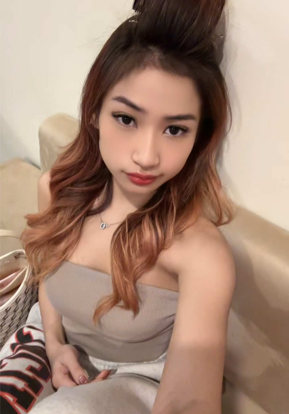 😣