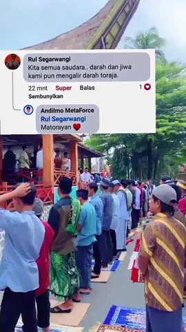 shalat ied di bundaran kolam kota makale toraja mengisyaratkan kerukunan umat beragama di kota ini sungguh luar biasa. yang minoritas merasa nyaman salam toleransi  #toleransi #umatberagama #toraja 
