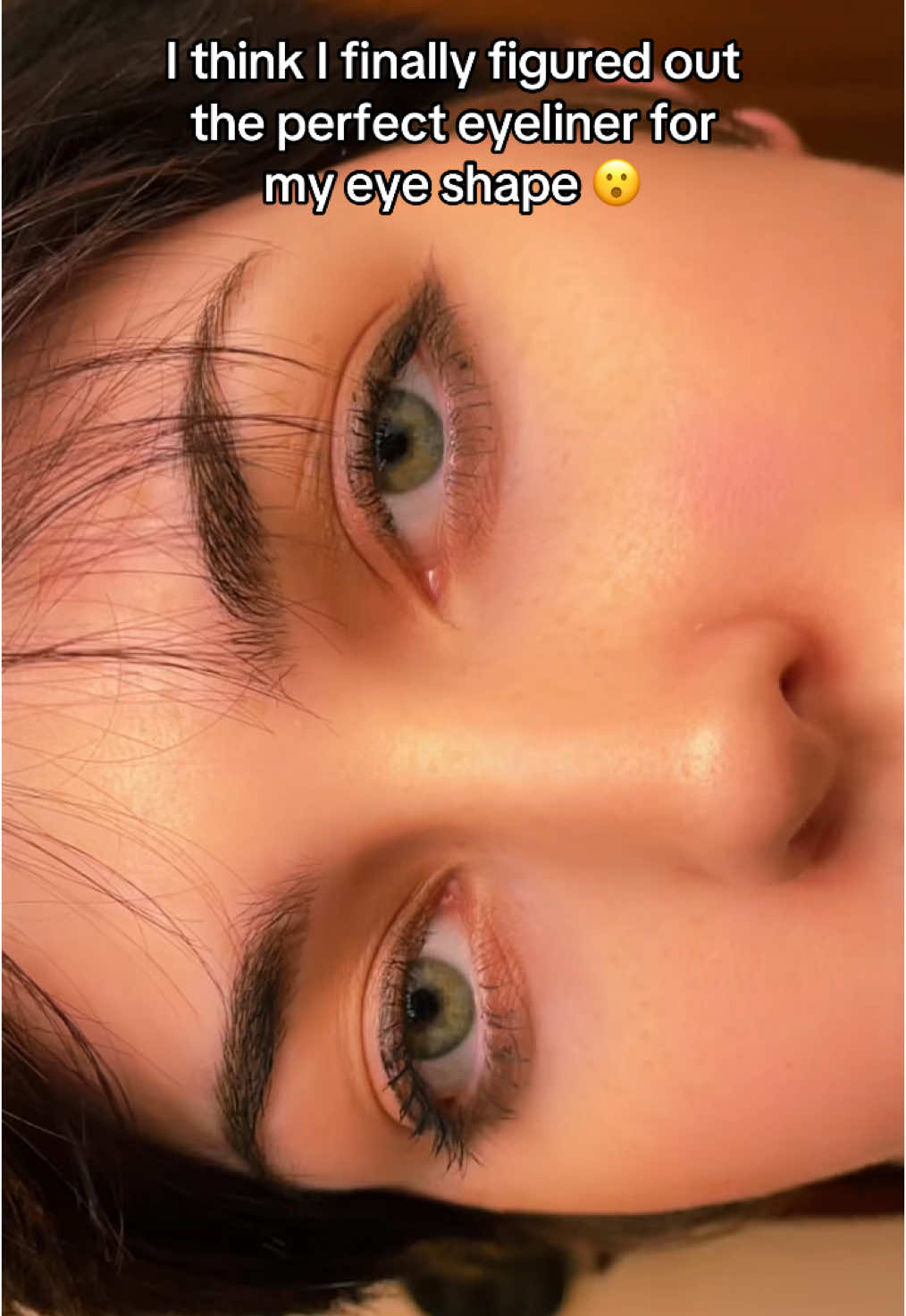 It’s literally so easy too!! I’m literally obsessed with how pretty I feel with this eyeliner 😩 #puppyeyeliner #downturnedeyeliner #partiallyhoodedeyes #hoodedeyes 