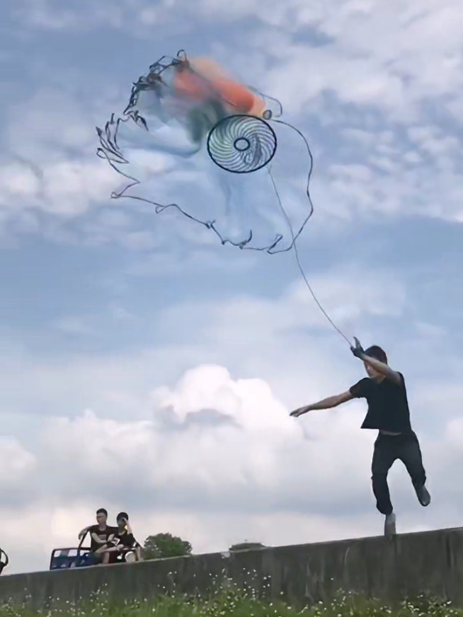 If you have a net in hand, don't worry about eating fish! # Frisbee cast net # cast net fishing # fishing net # fishermen put it away every day #foryou #fyp #fishingtiktoks #fishinggear #fishingline 